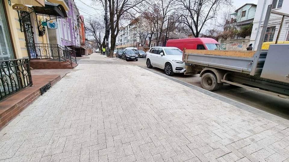 В историческом центре столицы продолжается ремонт тротуаров и улиц
