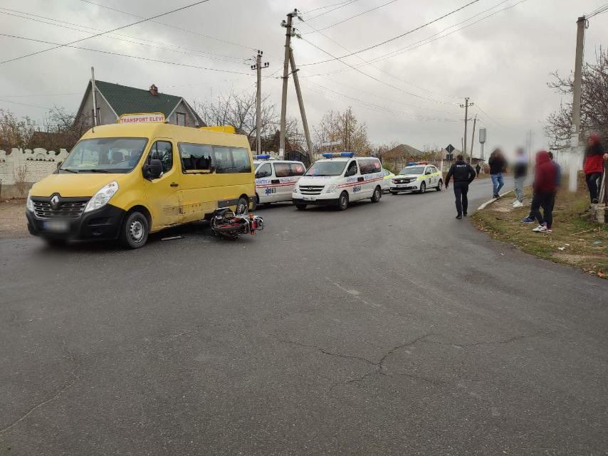 В Яловенском районе произошло ДТП с участием школьного микроавтобуса