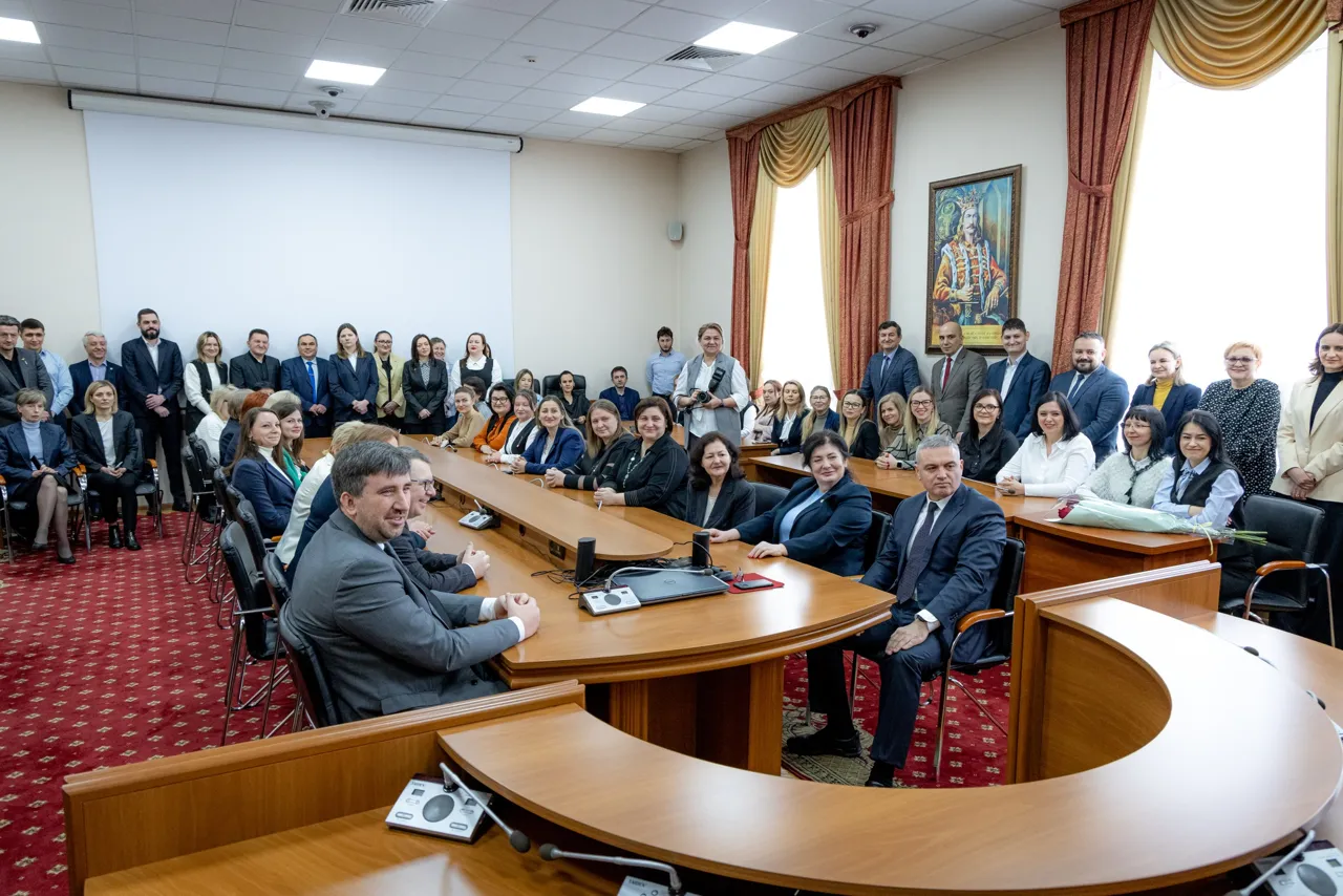 Игорь Гросу представил сотрудникам Счетной палаты нового главу учреждения