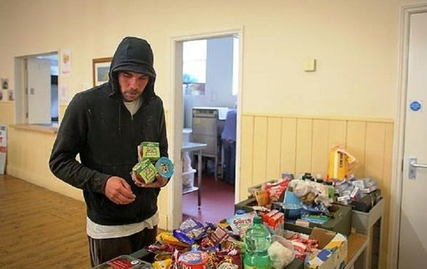 Сын миллионера стал наркоманом и живет на улице 20 лет