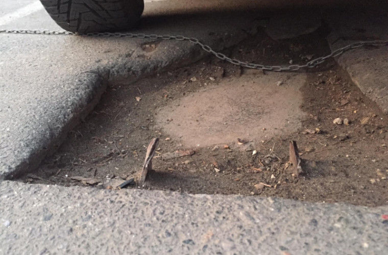 Автовладельцев предупредили об "опасной" столичной парковке