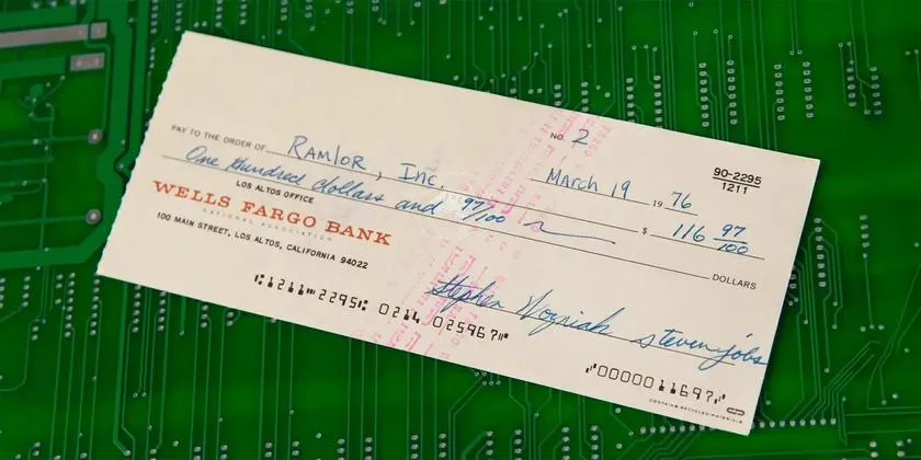Чек Apple 1976 года, подписанный Джобсом и Возняком, продан на аукционе за $135 000