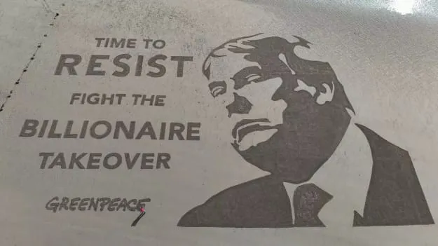 Activiștii de mediu din Scoția au creat un portret al lui Trump pe nisipul din apropierea terenului său de golf