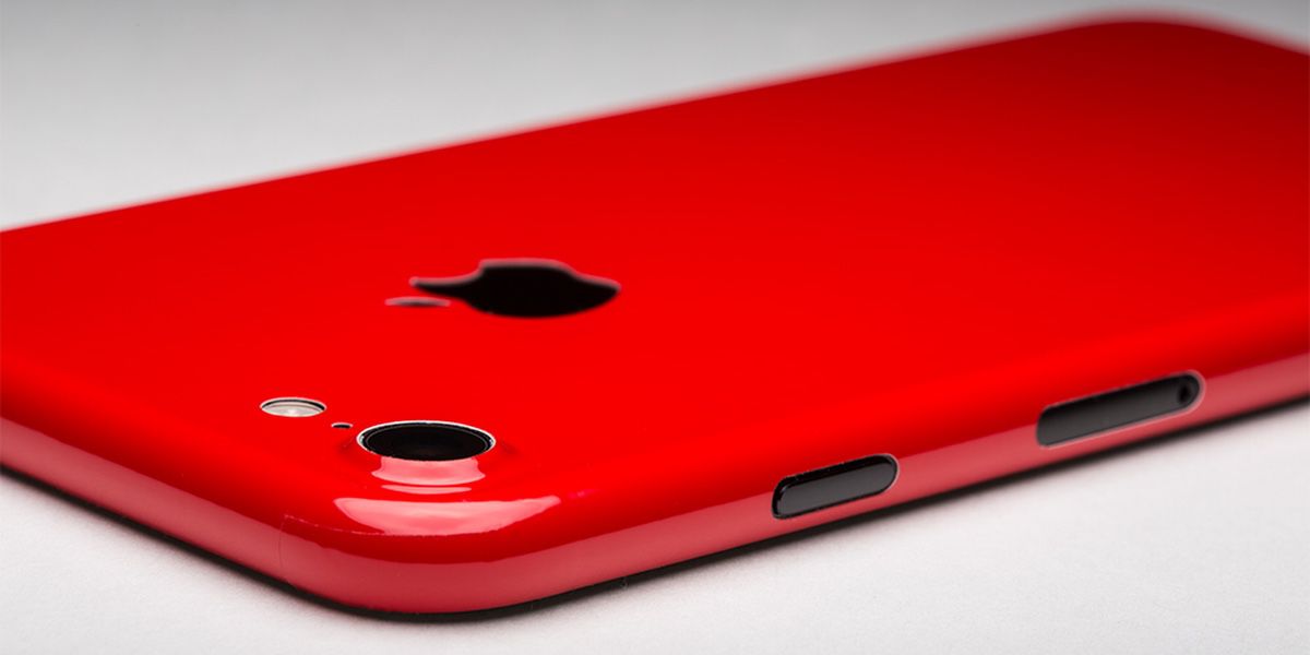 Apple представила красный iPhone 7