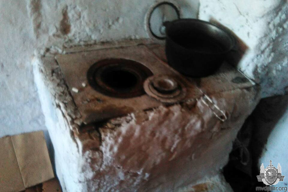 В Приднестровье загорелся дом, построенный более 100 лет назад: пожилой хозяин получил ожоги