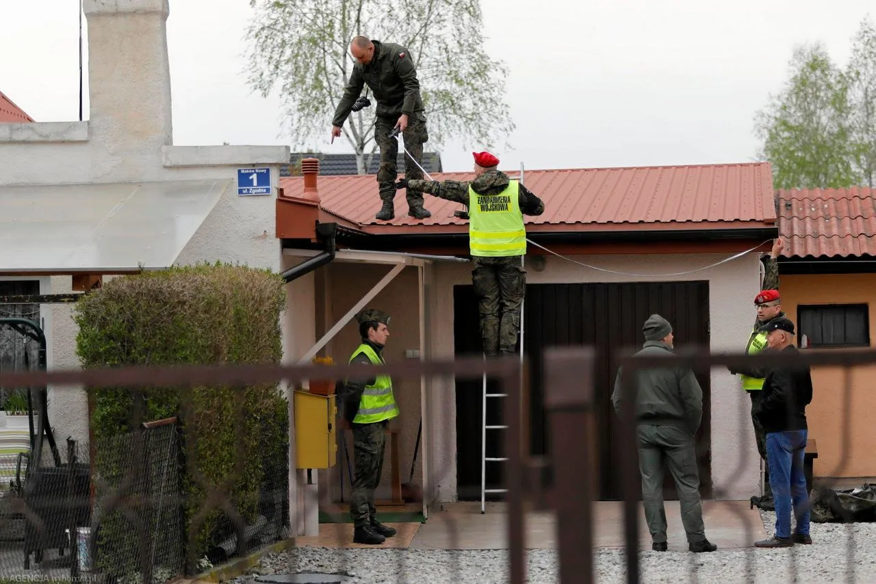 Во время открытия аэропорта возле Варшавы два самолета зацепились крыльями в воздухе