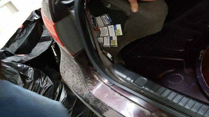 Un autovehicul blindat cu țigări de contrabandă, reţinut la frontiera de stat