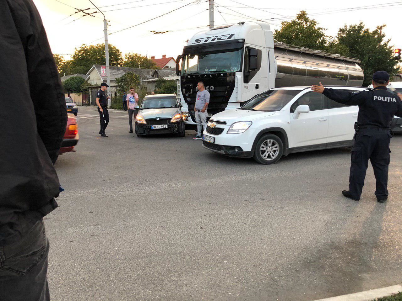 В Бельцах автоцистерна столкнулась с легковым автомобилем