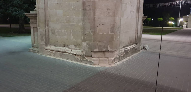 Триумфальная арка в центре Кишинева разрушается
