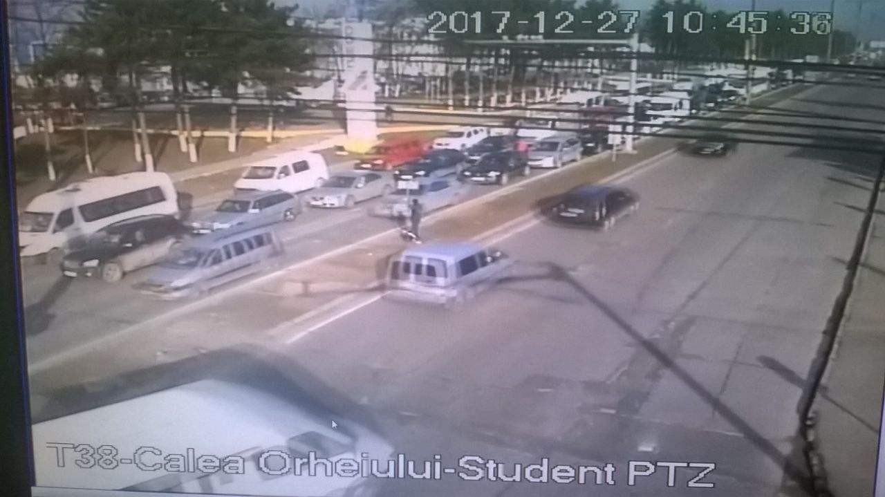 InfoTrafic 11:18: Accidente și ambuteiaje. Străzi de evitat în Capitală