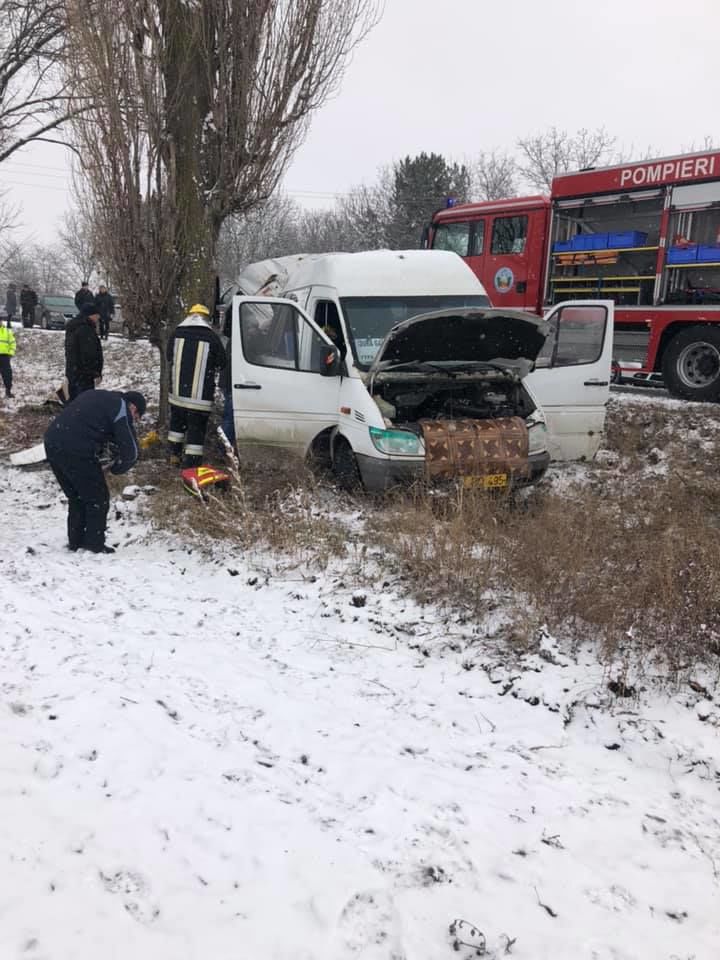 В ДТП с участием рейсового микроавтобуса пострадали 4 человека