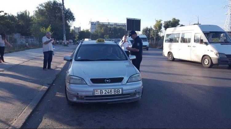 В результате проверок на северном автовокзале некоторые такси остались без номеров