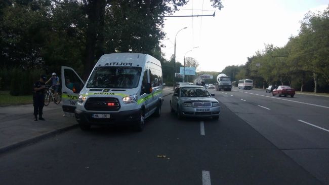 Toate masinile care intra in oras, oprite de politie pe Calea Iesilor. Agentii verifica daca soferii si-au platit amenzile