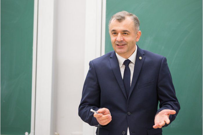 Кику - студентам: Мы должны трудиться вместе, потому что вы - будущее