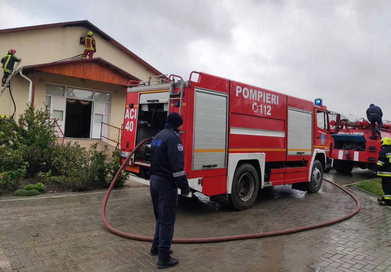 Incendiu la un azil de bătrâni din satul Căprești