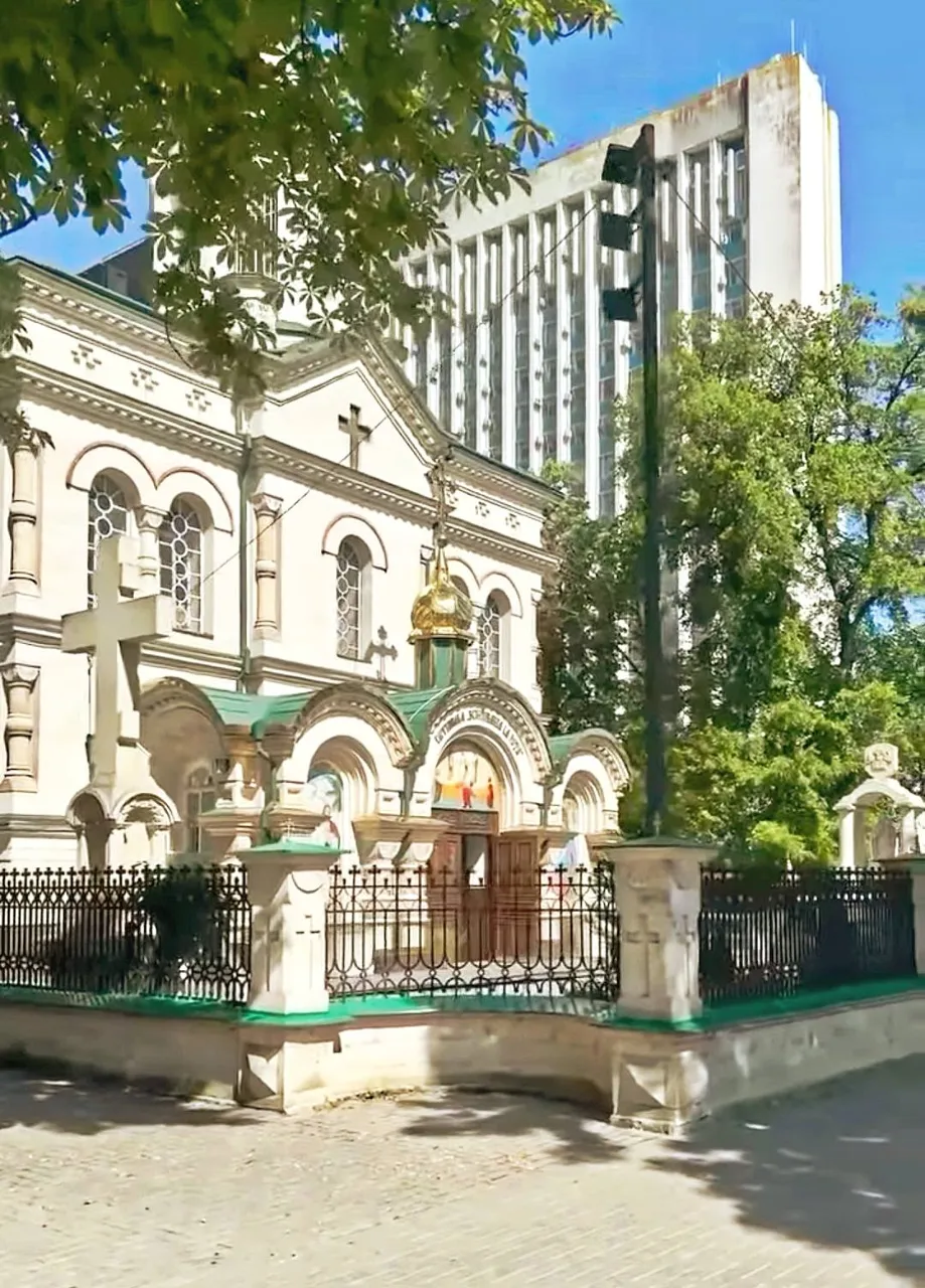 В Кишинёве обсуждают необычную фреску с "чертом и ноутбуком" в Преображенском соборе