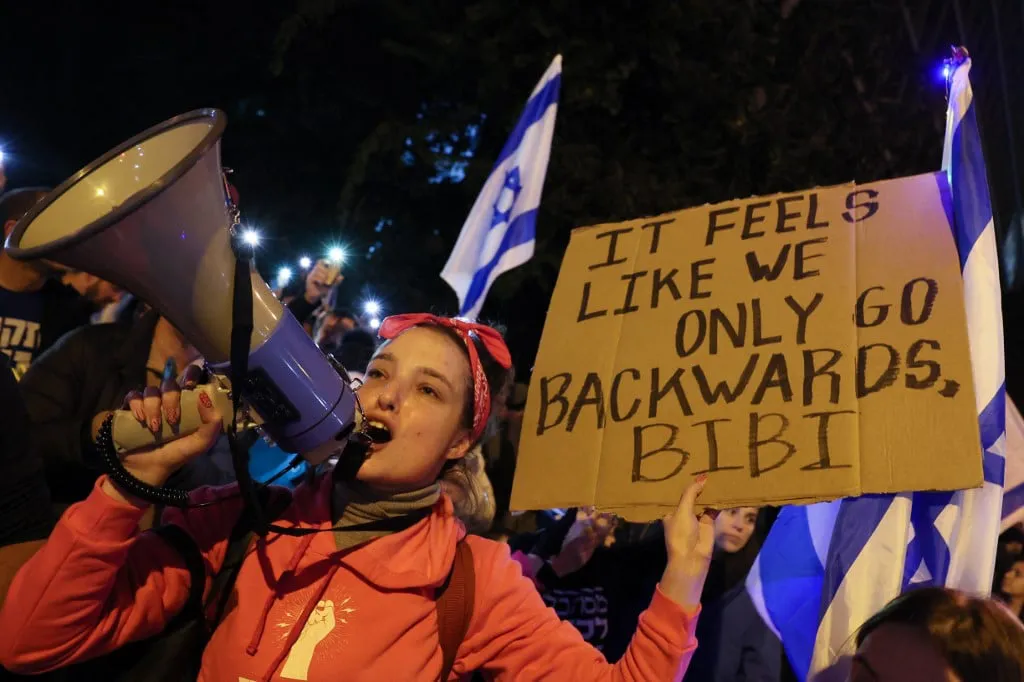 В Израиле десятки тысяч людей вышли на митинги против Нетаньяху
