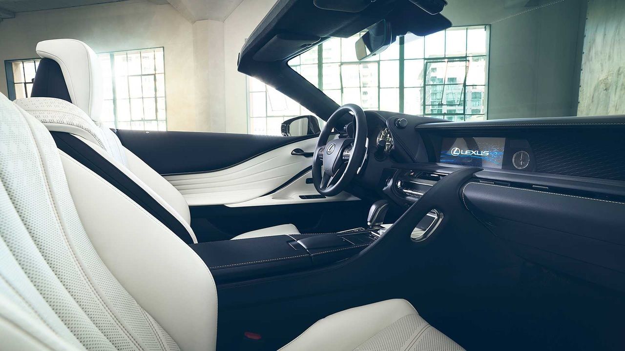 Компания Lexus выпустила кабриолет LC