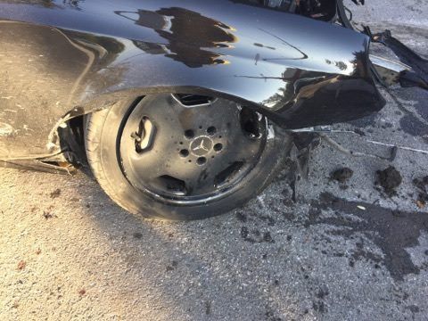 На Телецентре разбился Mercedes, водитель госпитализирован