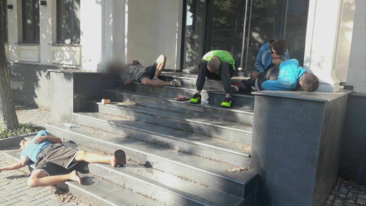 В столице на улице были найдены 5 подростков под воздействием наркотиков