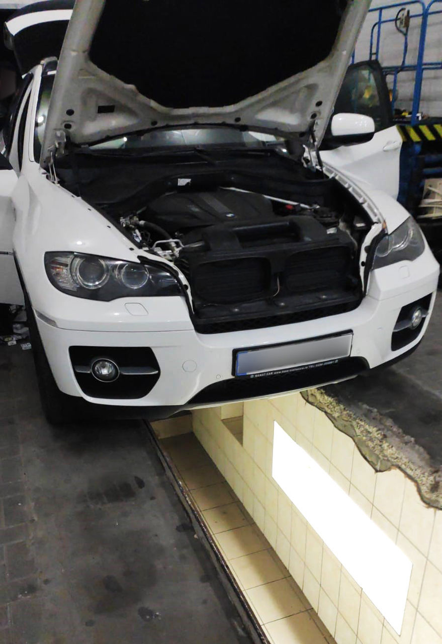 Румынка на BMW X6 попалась на контрабанде сигарет
