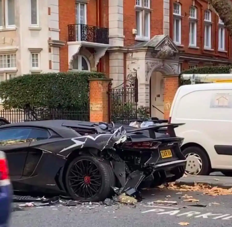 В Лондоне разбили Lamborghini со стразами молдавской звезды Instagram