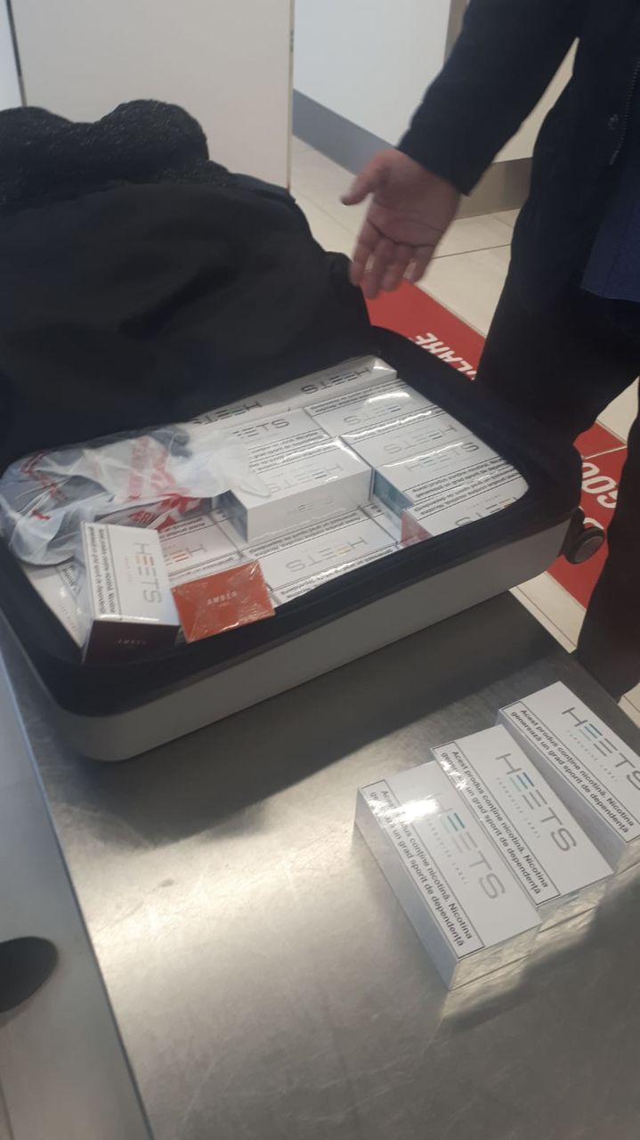 В аэропорту Кишинева гражданин Турции пытался провезти крупную партию электронных сигарет