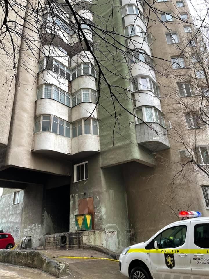 В столице мужчина скончался в результате падения с 12 этажа