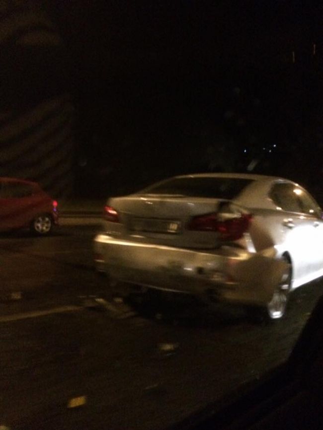 Accident cumplit cu bolizi de lux. Doua BMW-uri si un Lexus s-au ciocnit violent pe Alecu Russo