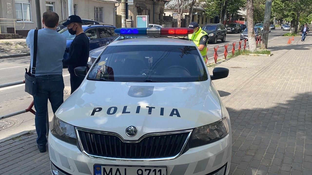 Никифорчук припарковал свой Gelandewagen на тротуаре в центре Кишинева