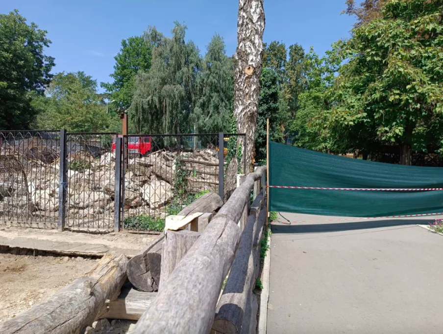 В Кишиневском зоопарке снесли старые вольеры и сделали цветочные террасы