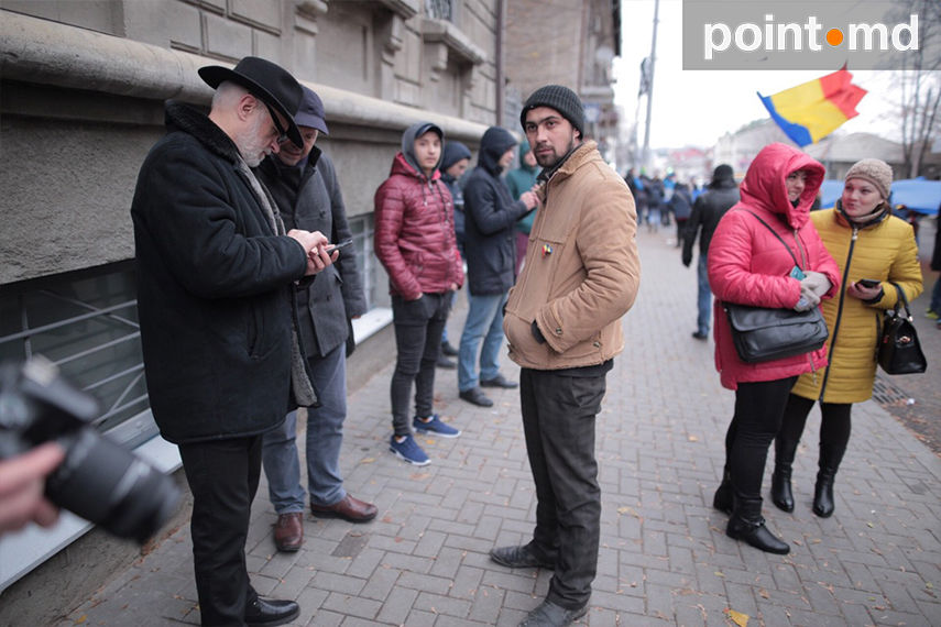 Liderii „DA”, Vasile Năstase și Valentin Dolganiuc, prezenți la protestul unioniștilor din fața CEC