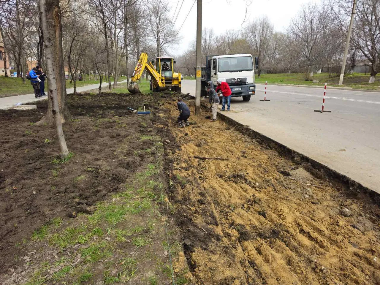 В столичном секторе Чеканы ведутся работы по обустройству парковочных мест