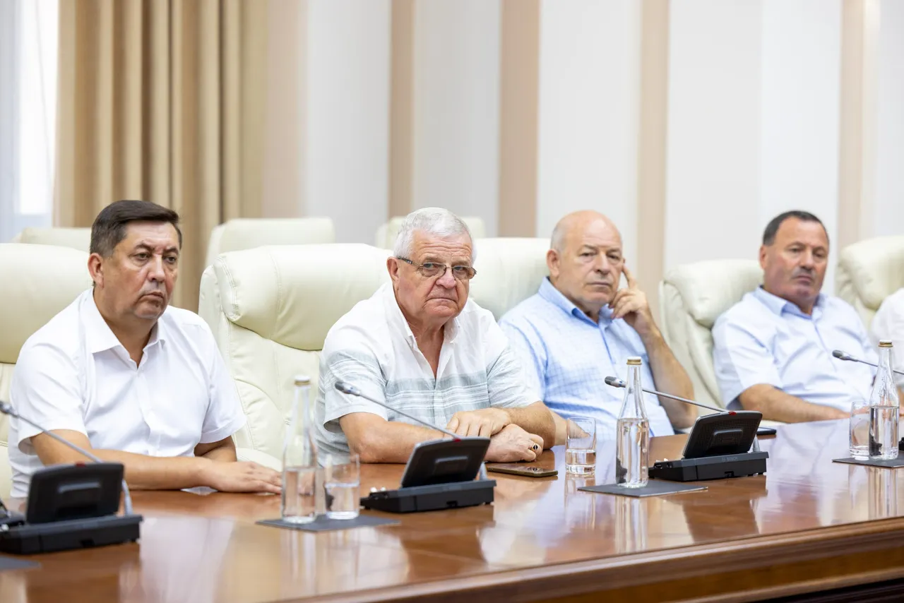 Fermierii sunt dezamăgiți de întâlnirea cu Recean și Bolea