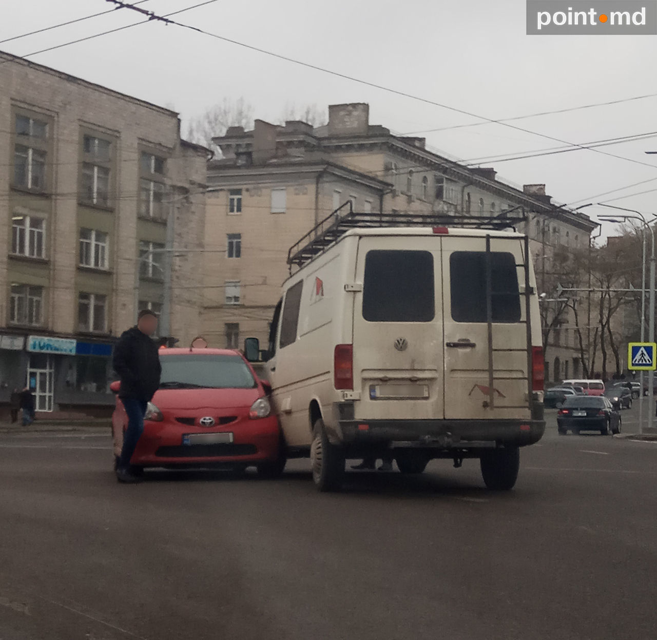 Rătăcită în giratoriu? Adevărul despre accidentul ciudat din Capitală