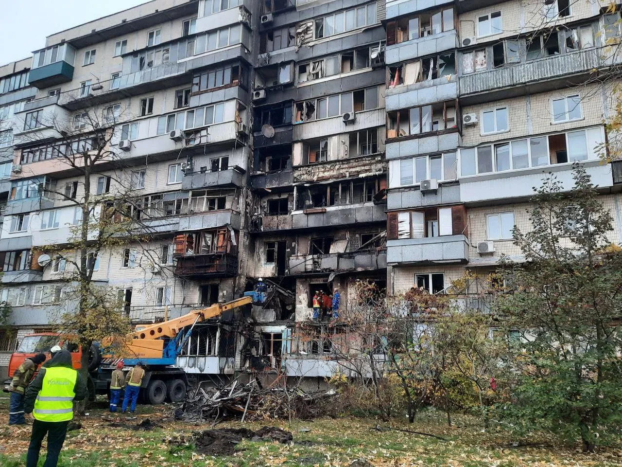 Rusia a lovit din nou Kievul: Trei persoane au murit, iar alte peste 30 au fost rănite