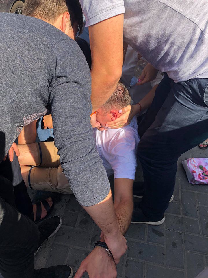 Мужчина упал в обморок из-за жары во время поездки в троллейбусе №22