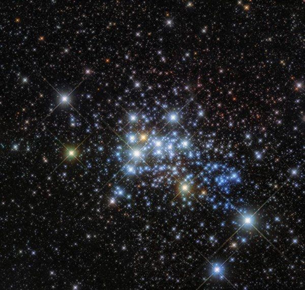 Hubble снял крупнейшую звезду галактики