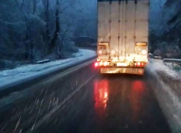 România: Ninge fără oprire de câteva ore. Anunțul autorităților