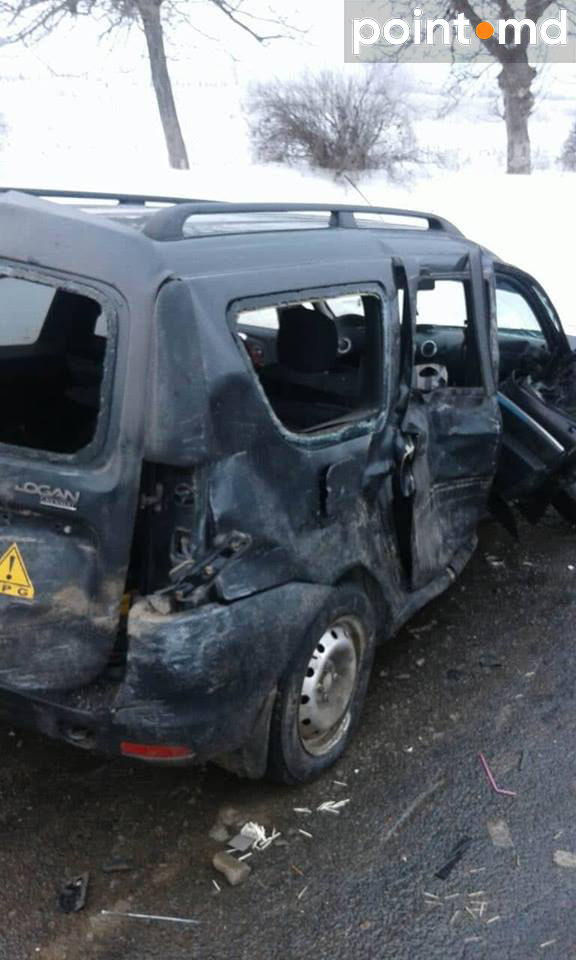 Водитель и ребёнок погибли в лобовом столкновении автомобилей в Бардаре