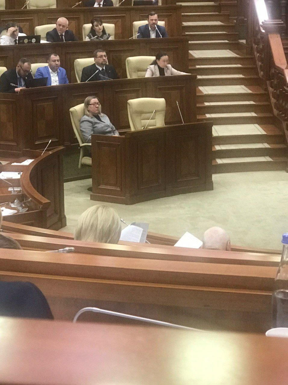 Депутат ПДС уснула во время заседания парламента