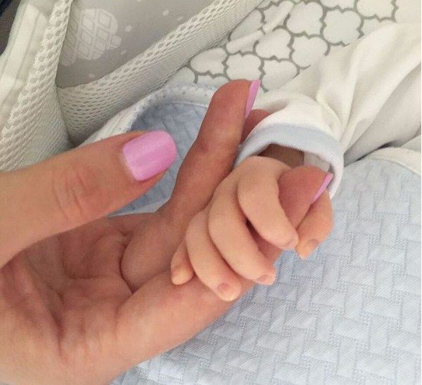 Малыш Жасмин не дает певице возможность выспаться