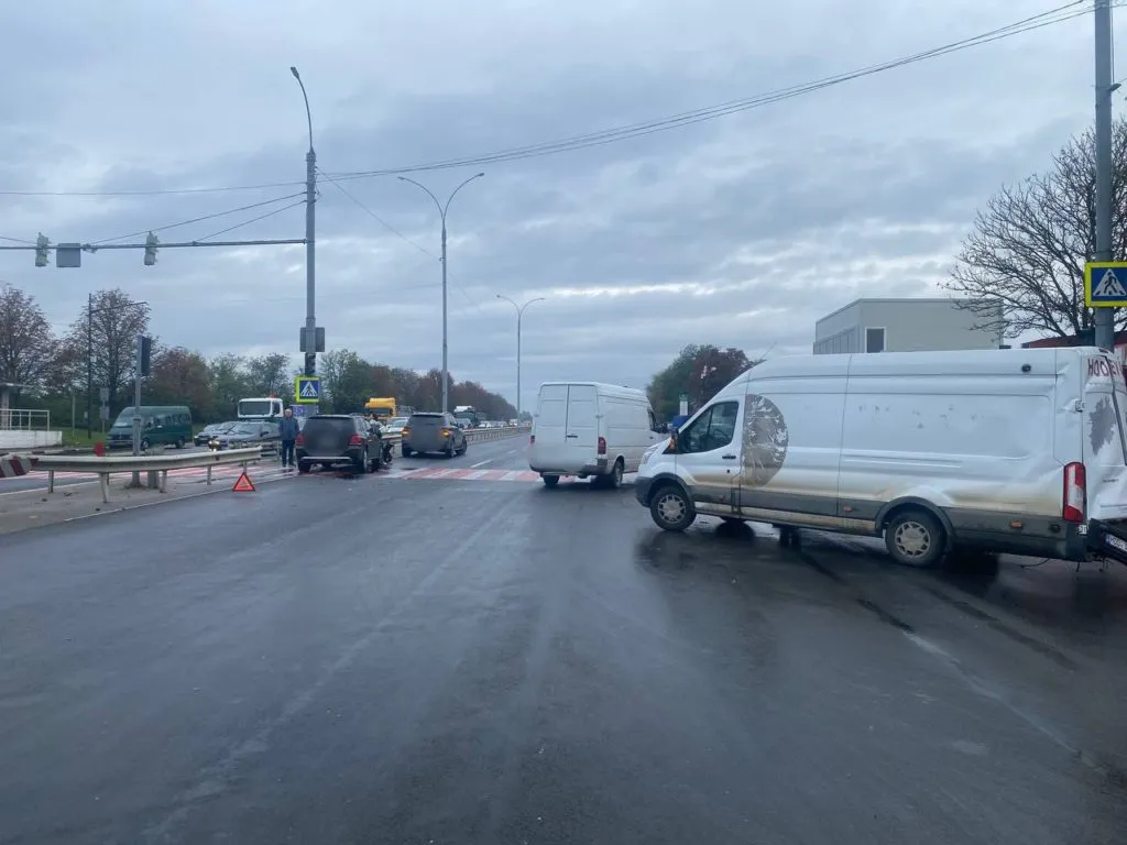 ДТП в Ставченах: столкнулись две машины и микроавтобус