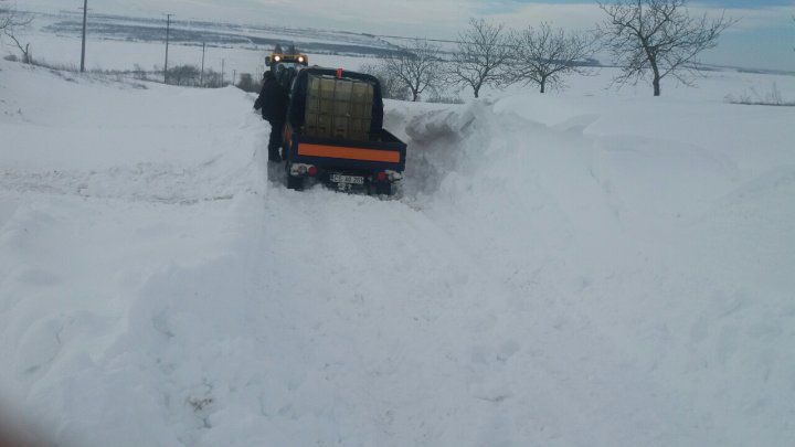 В Молдове продолжаются работы по расчистке дорог