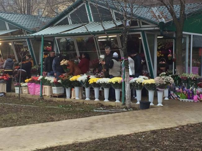 Florariile, luate cu asalt de la primele ore ale diminetii