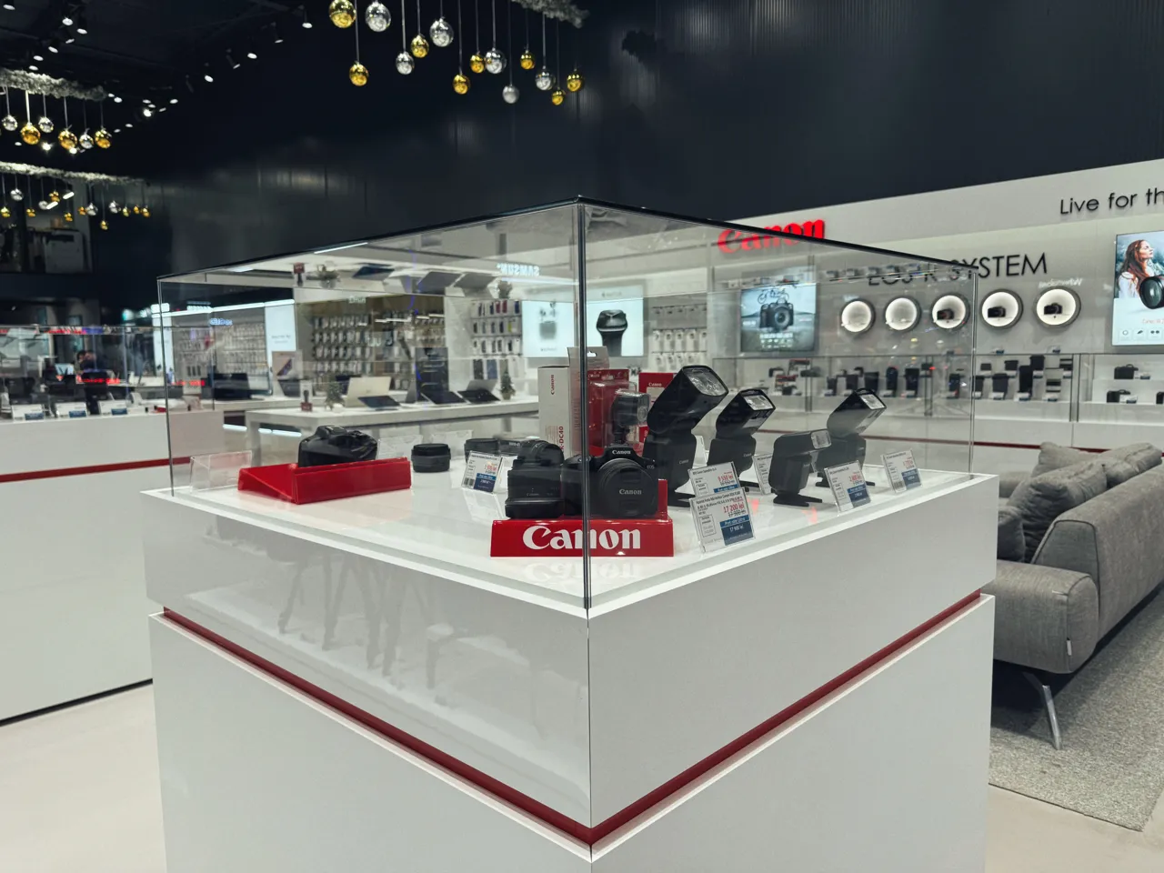 Ultra: Премьера Canon EOS R1 и Canon EOS R5 Mark II в новой бренд-зоне