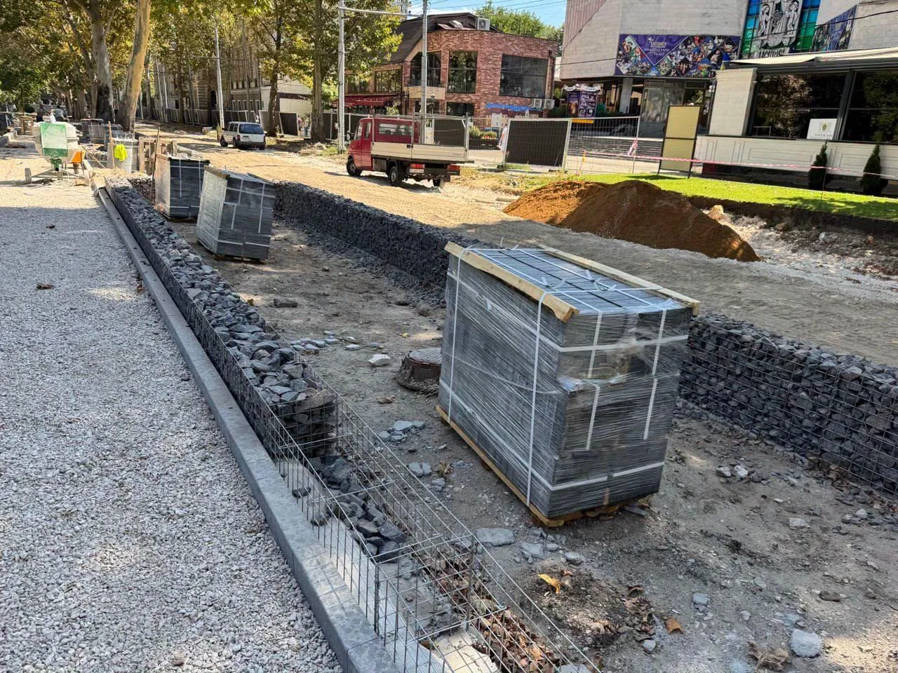 Работы по ремонту брусчатки на улице 31 Августа в Кишиневе продолжаются