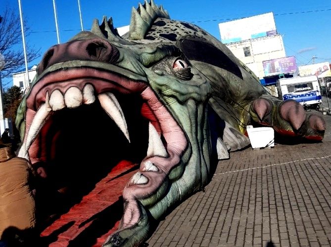 В Комрат в Рождество привезли огромного ящера: «На дьявола похож»