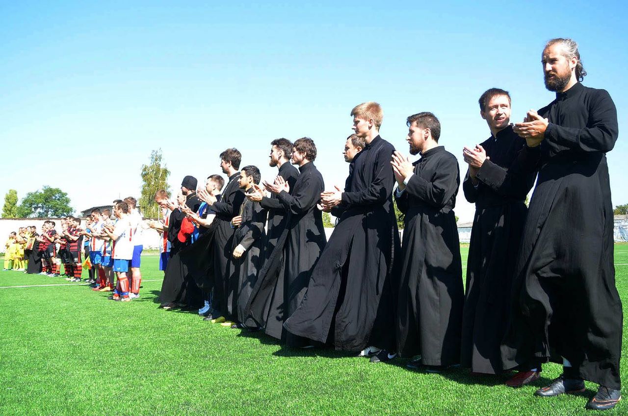 Mitropolitul Vladimir a devenit fotbalist. Mitropolia Moldovei are și o echipă de fotbal
