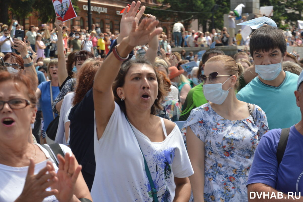 Жители Хабаровска вышли на акцию в поддержку арестованного губернатора
